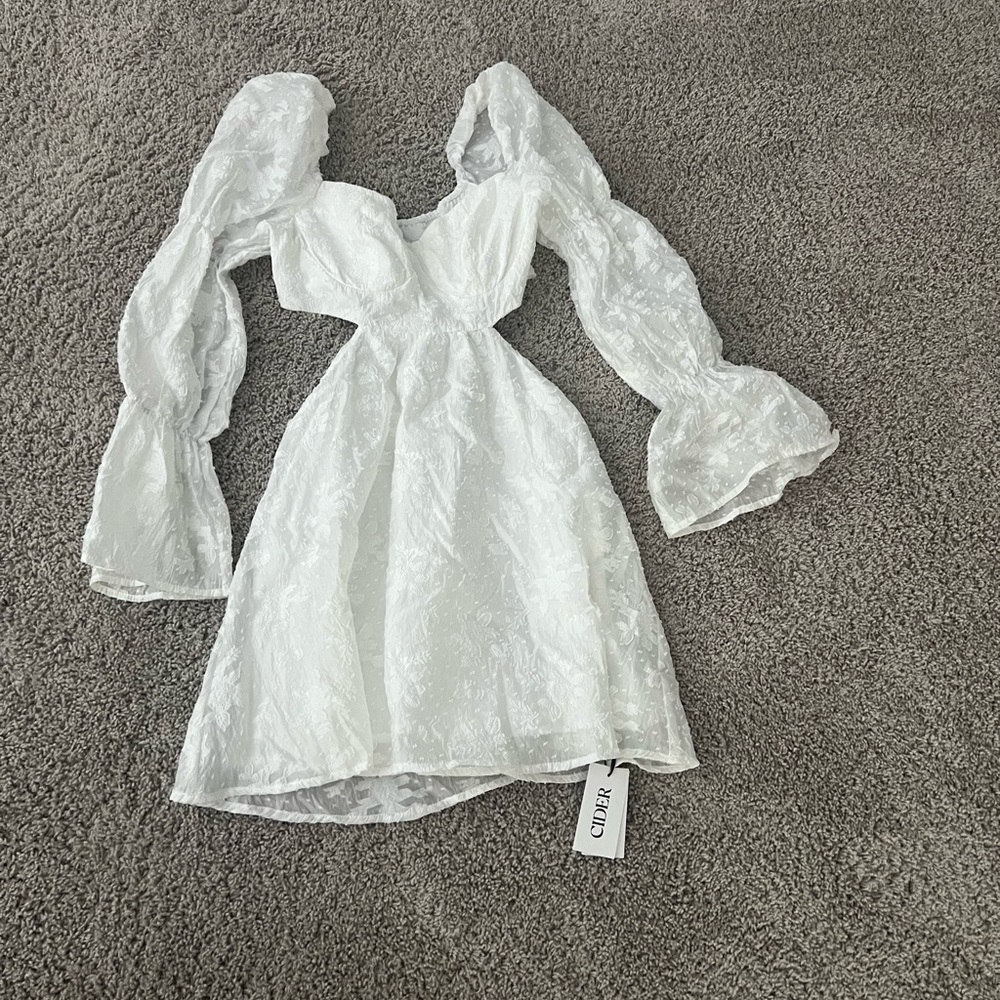 never worn, purchased $34.00 on cider. size small.